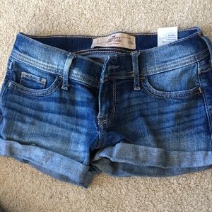 Hollister low rise medium wash shorts